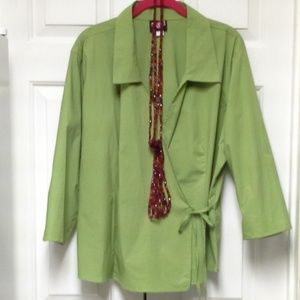 Green Top with Collar and 3/4 Sleeves